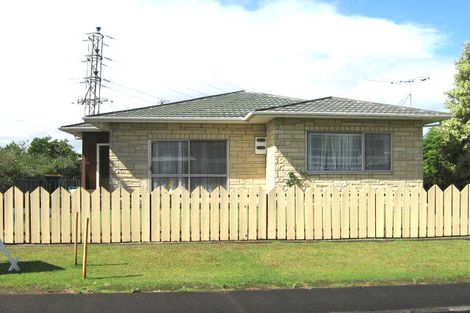 Photo of property in 4 Talavera Place, Te Atatu South, Auckland, 0602