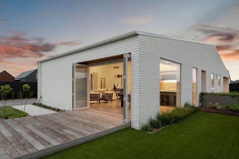 Photo of property in 37 Finstock Way, Rolleston, 7614