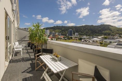 Photo of property in Stadium Garden Flats, 406/107 Thorndon Quay, Pipitea, Wellington, 6011