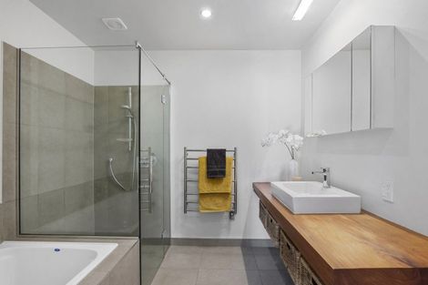 Photo of property in 3 Belleview Terrace, Mount Pleasant, Christchurch, 8081