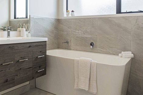 Photo of property in 13 Te Taniwha Road, One Tree Point, 0118