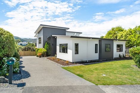 Photo of property in 14 Cosgrove Rise, Riverstone Terraces, Upper Hutt, 5018