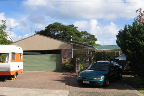 Photo of property in 64 Woodfern Crescent, Titirangi, Auckland, 0604