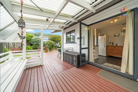 Photo of property in 325 Wellington Road, Wainuiomata, Lower Hutt, 5014