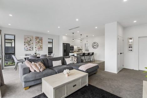 Photo of property in 10 Huaota Place, Botany Downs, Auckland, 2010