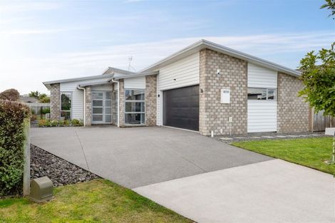 Photo of property in 16 Teatree Close, Huntington, Hamilton, 3210