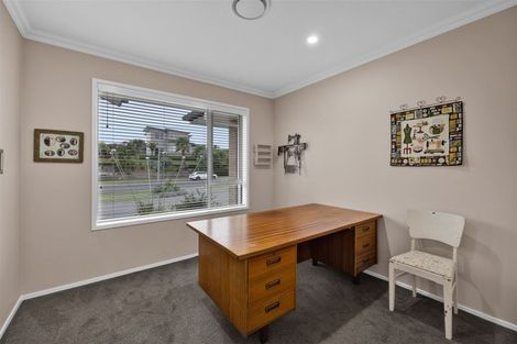 Photo of property in 9 Links Drive, Waiwhakaiho, New Plymouth, 4312