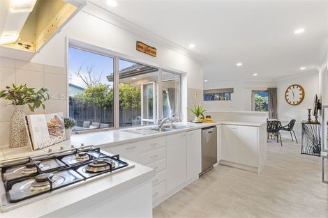 Photo of property in 15 Windsong Court, Northpark, Auckland, 2013