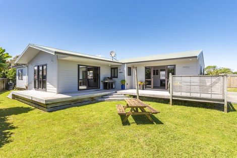 Photo of property in 7 Adrian Grove, Waikanae Beach, Waikanae, 5036