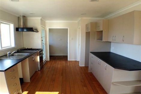 Photo of property in 13 Kervil Avenue, Te Atatu Peninsula, Auckland, 0610