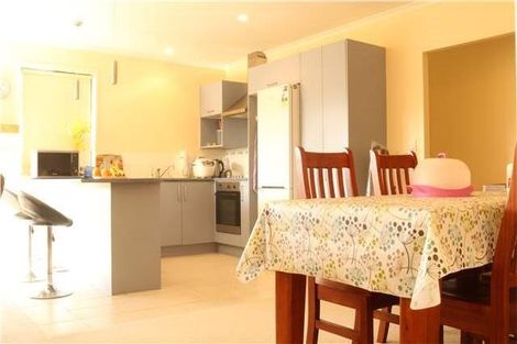 Photo of property in 11 Holsten Place, Massey, Auckland, 0614