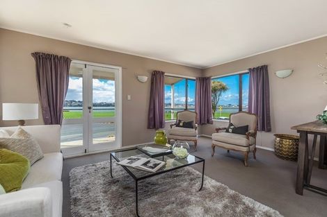 Photo of property in 85 Kiwi Esplanade, Mangere Bridge, Auckland, 2022
