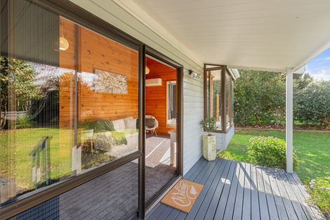 Photo of property in 802 Waitakere Road, Kumeu, 0891