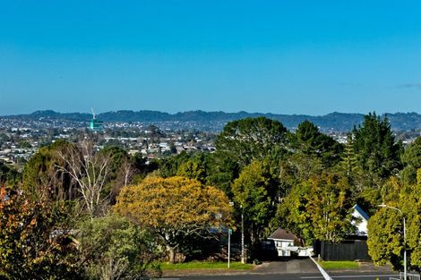 Photo of property in 14 Sarajevo Place, Massey, Auckland, 0614