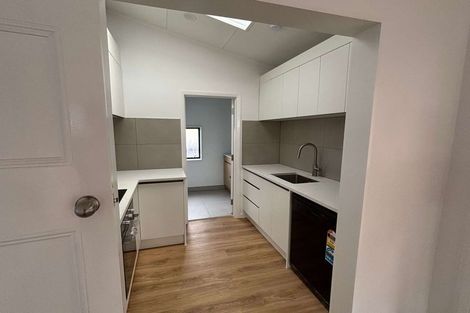 Photo of property in 222 Bridge Street, Eltham, 4322