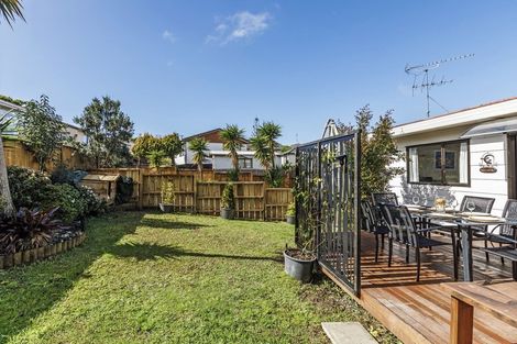 Photo of property in 2/6 Orton Street, Glenfield, Auckland, 0627