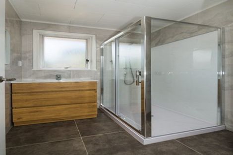 Photo of property in 13 Normanton Street, Glenfield, Auckland, 0629