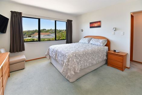 Photo of property in 6 Crown Road, Tindalls Beach, Whangaparaoa, 0930