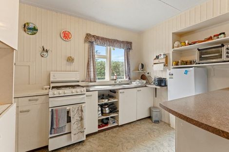 Photo of property in 15 Taupata Street, Castlecliff, Whanganui, 4501