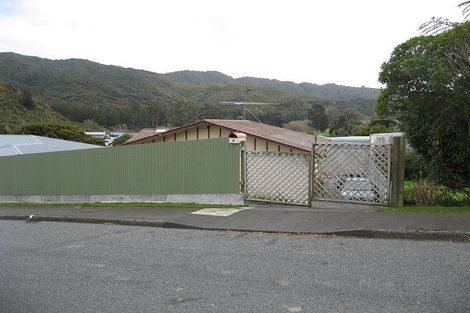 Photo of property in 4 Parenga Street, Wainuiomata, Lower Hutt, 5014