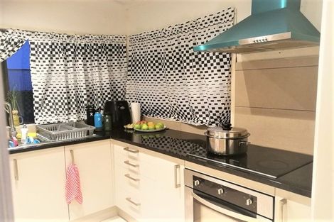 Photo of property in 2/31 Mountbatten Avenue, Hillcrest, Auckland, 0627