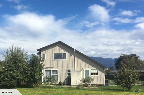 Photo of property in 2 Toiora Place, Takaka, 7110