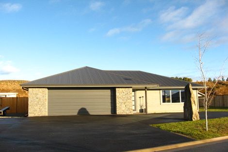 Photo of property in 4 Luna Place, Lake Hayes, Queenstown, 9304