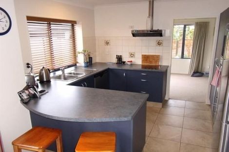 Photo of property in 16 Newbury Place, Taradale, Napier, 4112