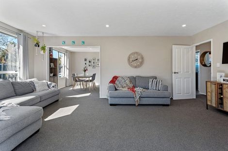 Photo of property in 7 Wakelin Place, Redwood, Christchurch, 8051
