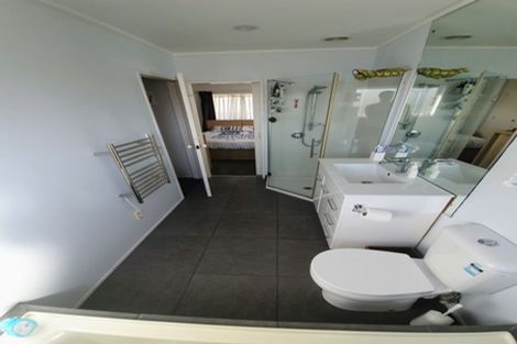 Photo of property in 2/30 Witheford Drive, Bayview, Auckland, 0629