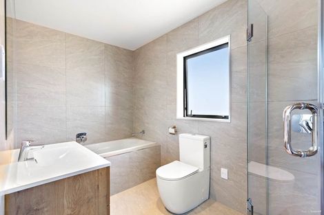 Photo of property in 844d East Coast Road, Oteha, Auckland, 0630