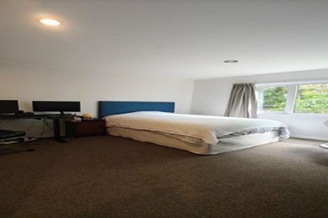 Photo of property in 31 Mandeville Place, Unsworth Heights, Auckland, 0632