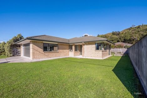 Photo of property in 24 Pinehill Crescent, Trentham, Upper Hutt, 5018