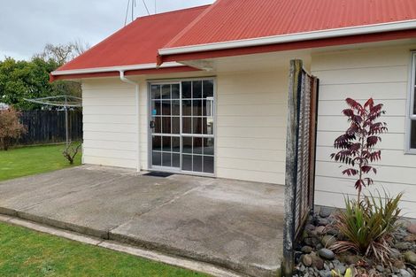 Photo of property in 98 Oakfield Crescent, Pukete, Hamilton, 3200