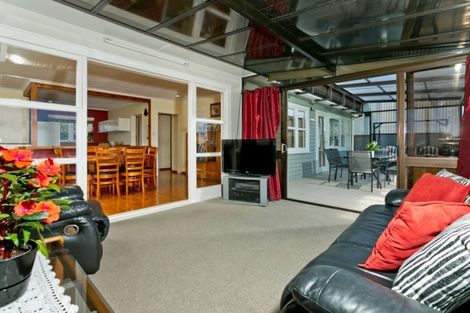 Photo of property in 86 Carlisle Road, Browns Bay, Auckland, 0632