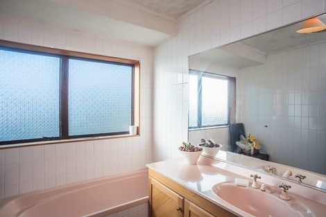 Photo of property in 5 Chilton Drive, Paraparaumu, 5032