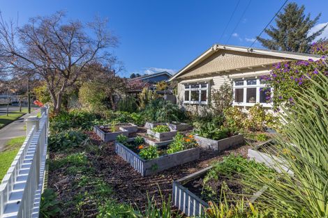 Photo of property in 92 Martin Avenue, Beckenham, Christchurch, 8023