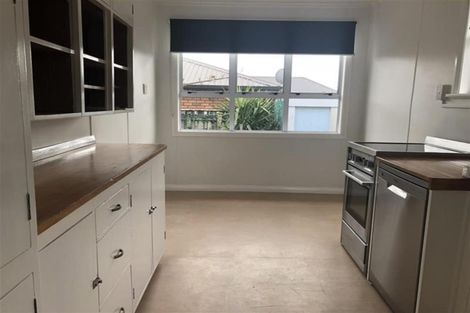 Photo of property in 9 Karaka Street, Merrilands, New Plymouth, 4312