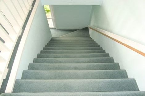 Photo of property in 635 Glenfield Road, Totara Vale, Auckland, 0629