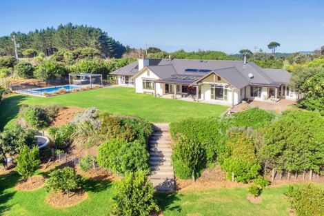 Photo of property in 29 Shine Road, South Head, Helensville, 0874