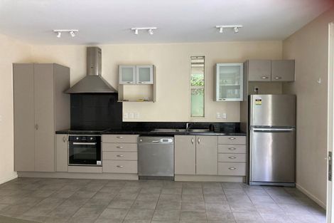 Photo of property in 2/39 Onslow Road, Khandallah, Wellington, 6035