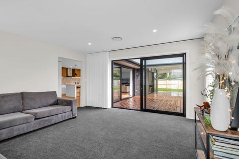 Photo of property in 27 Coutts Way, Fitzherbert, Palmerston North, 4410