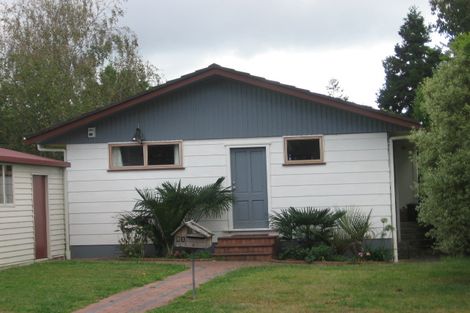 Photo of property in 21 The Grove, Titirangi, Auckland, 0604