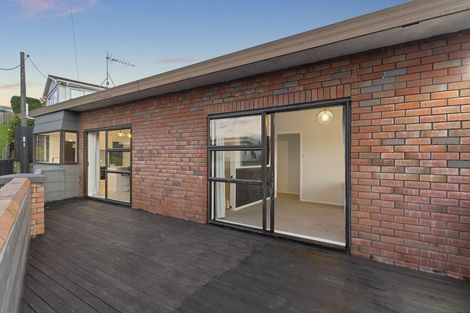 Photo of property in 9 Pohutukawa Avenue, Red Beach, 0932