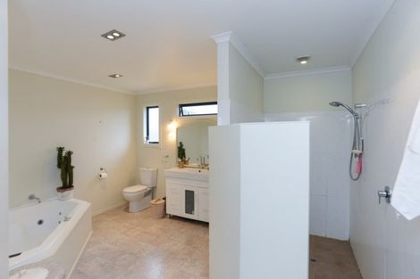 Photo of property in 8 Scarrott Road, Bay View, Napier, 4104