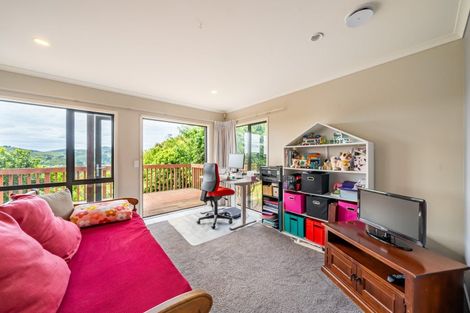 Photo of property in 25 Landsdowne Terrace, Karori, Wellington, 6012