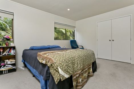 Photo of property in 1/5 Wyvern Place, Glenfield, Auckland, 0629