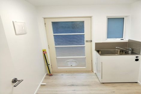 Photo of property in 32a Wade River Road, Stanmore Bay, Whangaparaoa, 0932