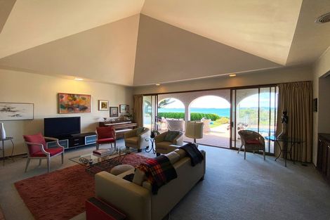 Photo of property in 18 Burford Place, Mellons Bay, Auckland, 2014