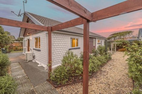 Photo of property in 16 Ida Street, New Brighton, Christchurch, 8061
